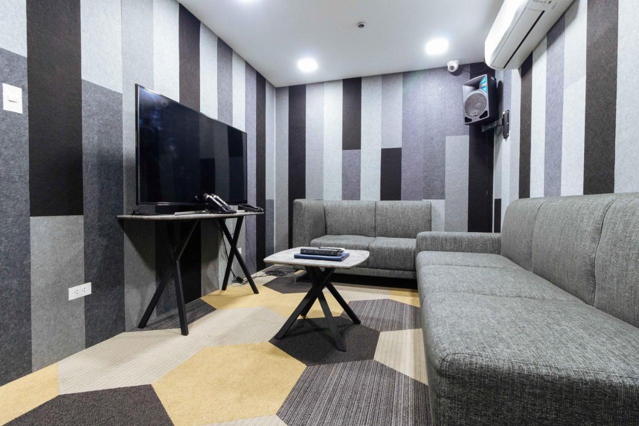 Reddoorz Premium @ South Triangle Quezon City Bagian luar foto