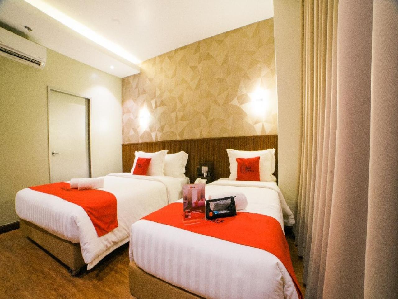 Reddoorz Premium @ South Triangle Quezon City Bagian luar foto