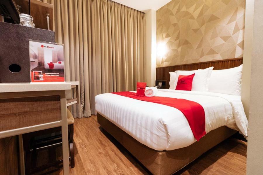 Reddoorz Premium @ South Triangle Quezon City Bagian luar foto