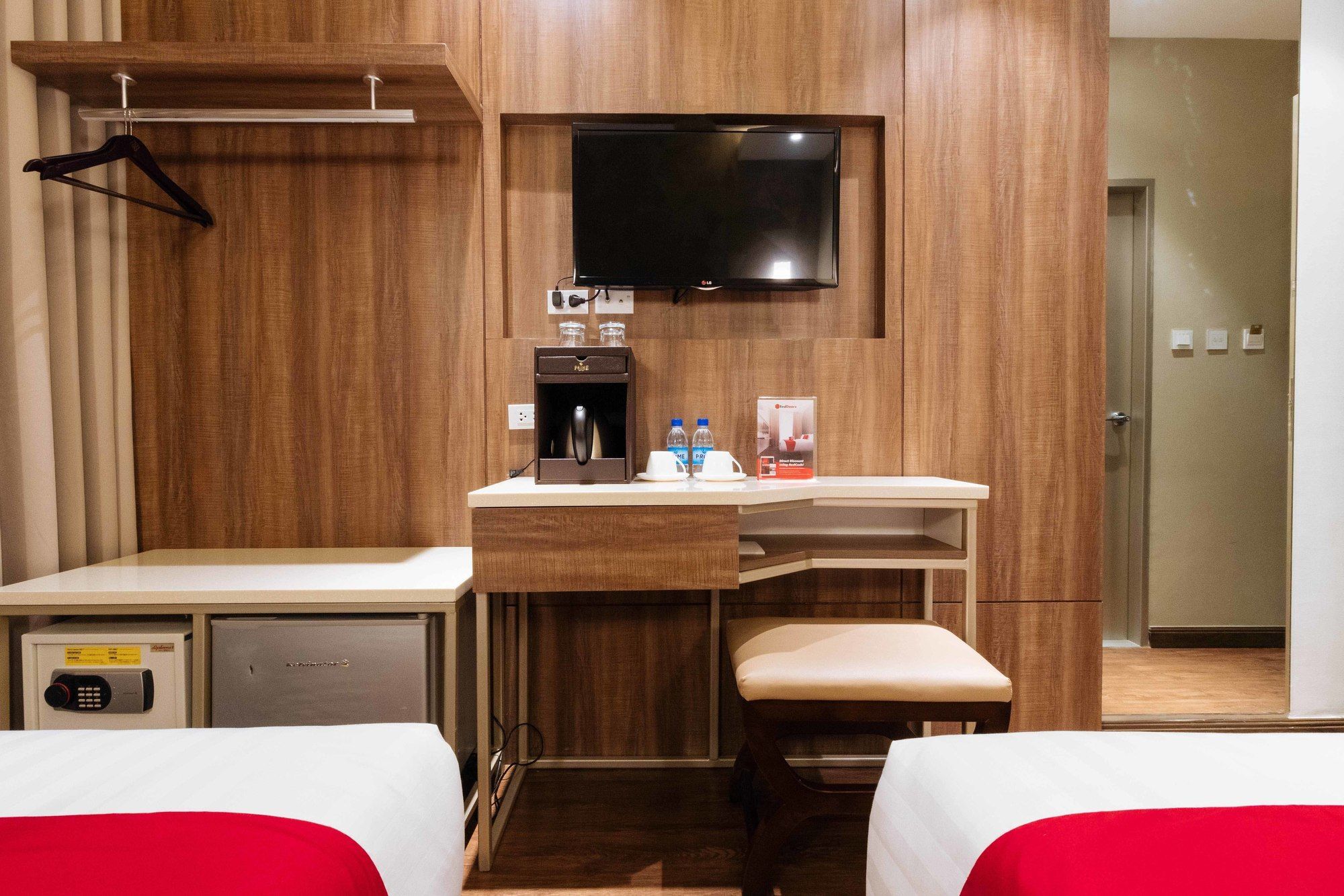 Reddoorz Premium @ South Triangle Quezon City Bagian luar foto
