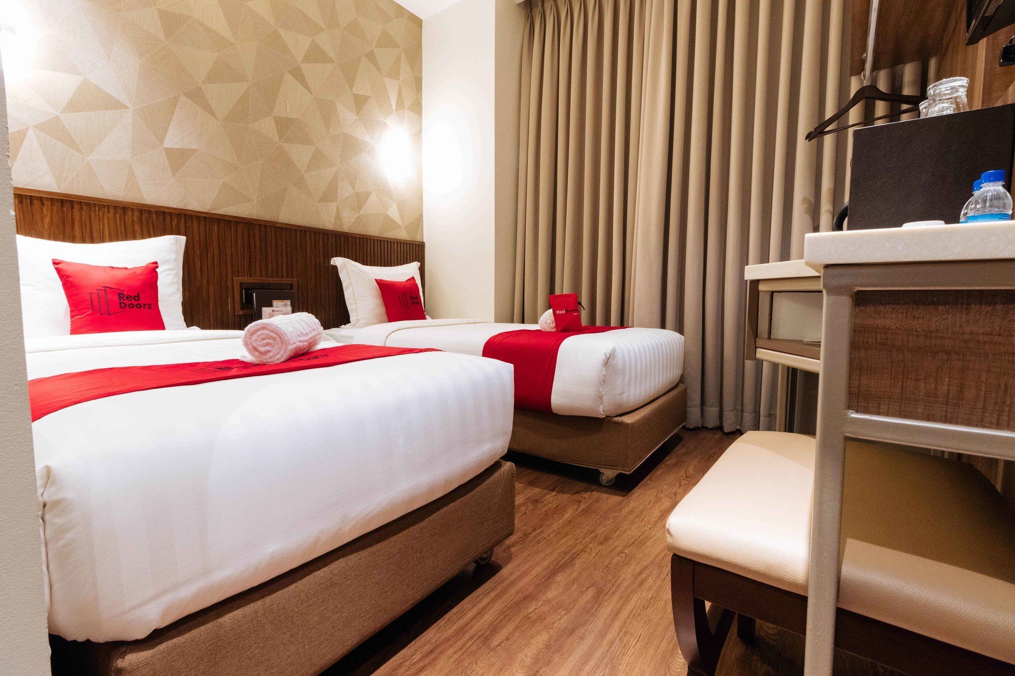 Reddoorz Premium @ South Triangle Quezon City Bagian luar foto