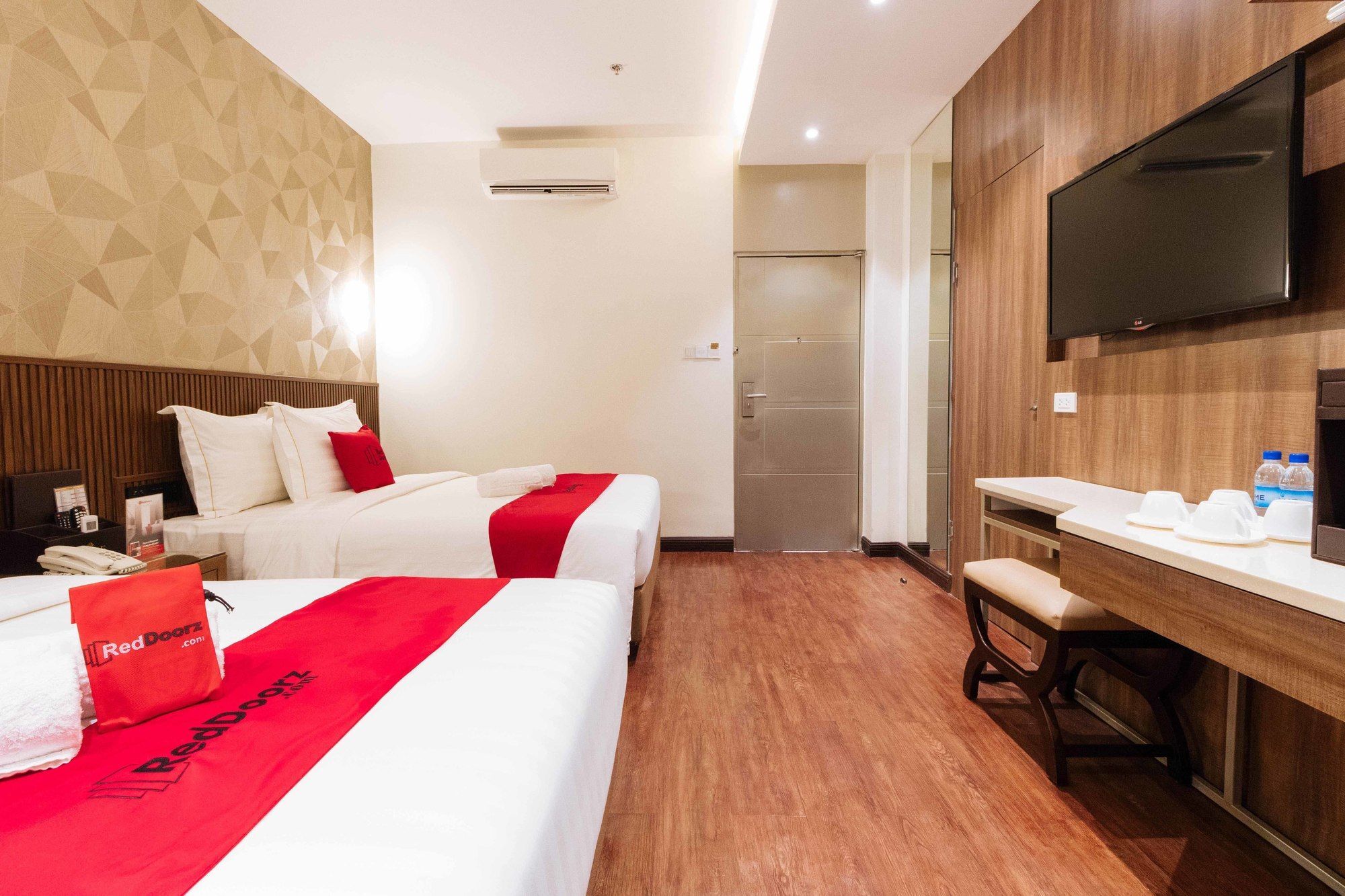 Reddoorz Premium @ South Triangle Quezon City Bagian luar foto