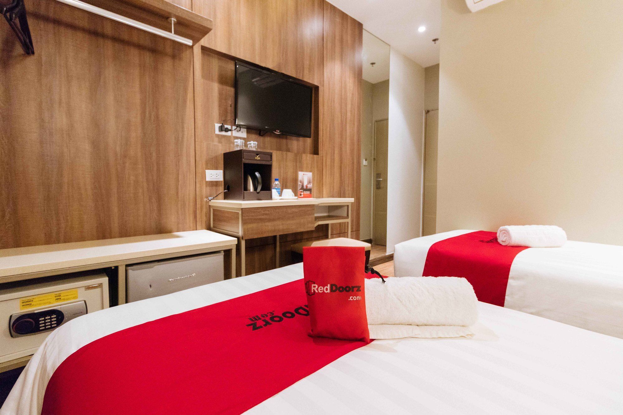 Reddoorz Premium @ South Triangle Quezon City Bagian luar foto
