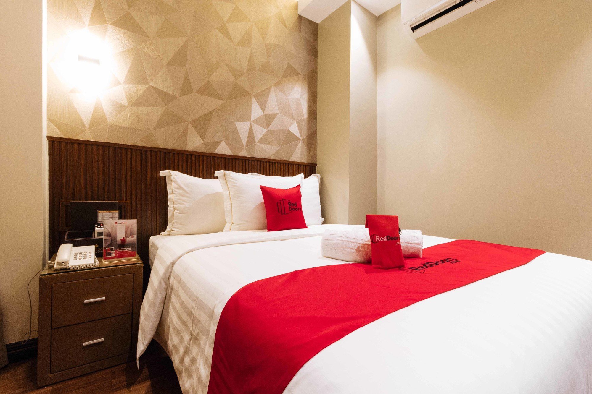 Reddoorz Premium @ South Triangle Quezon City Bagian luar foto