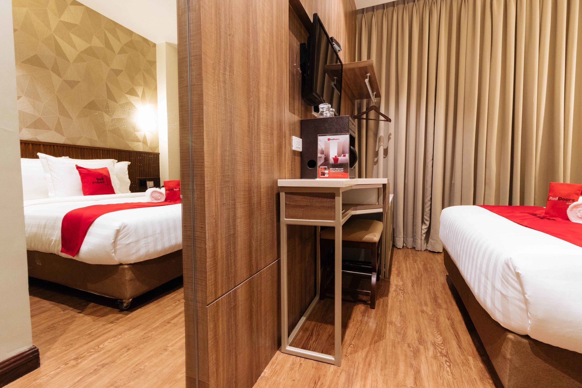 Reddoorz Premium @ South Triangle Quezon City Bagian luar foto